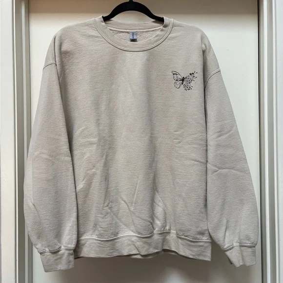 Gildan Cream Crewneck Sweater with Ribbed Cuffs - Picture 6 of 6